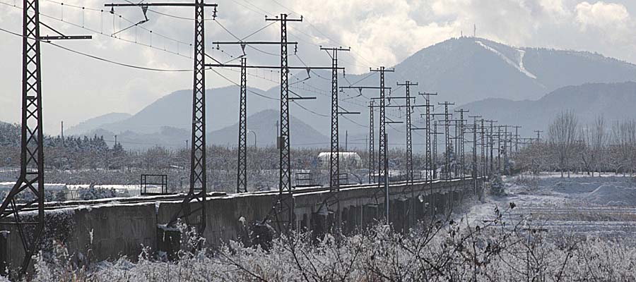 弘南鉄道尾上高架橋右側