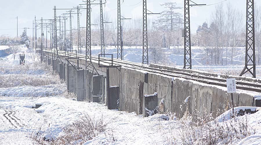 弘南鉄道尾上高架橋左側