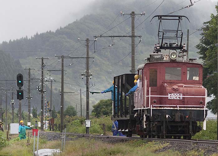 弘南鉄道大鰐線鯖石〜石川プールED221+ホキ1246砕石散布現場