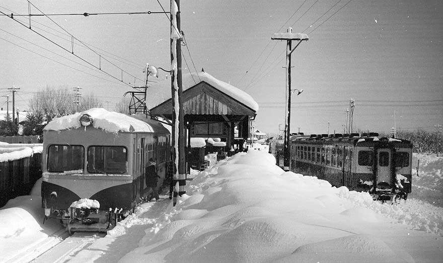 山形交通三山線羽前高松駅ホーム