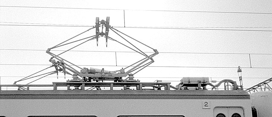 西武鉄道5000系レッドアロー床パンタ