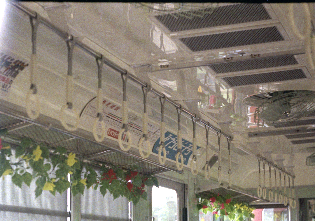 京浜急行1000形1251冷房車就役直後の車内