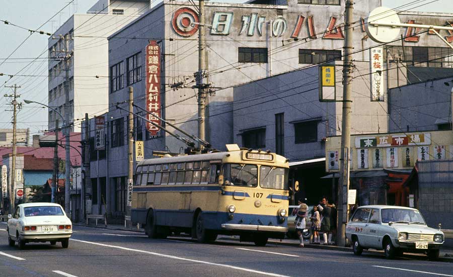 横浜市交通局トロリーバス107号