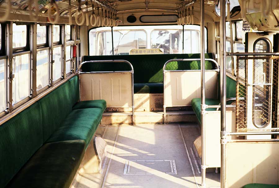 横浜市交通局トロリーバス車内