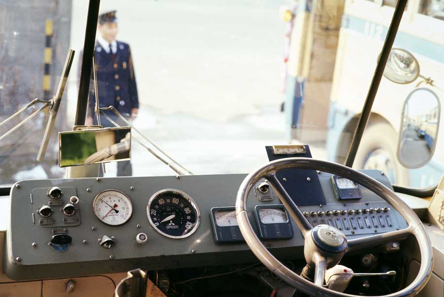 横浜市交通局トロリーバス運転台