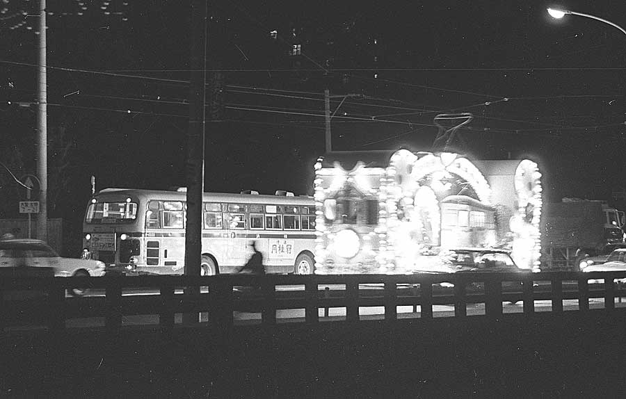  横浜市交通局(横浜市電)花電車(夜間)