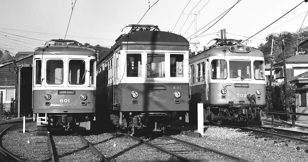 江ノ電600形601号、800形801号、500形502号