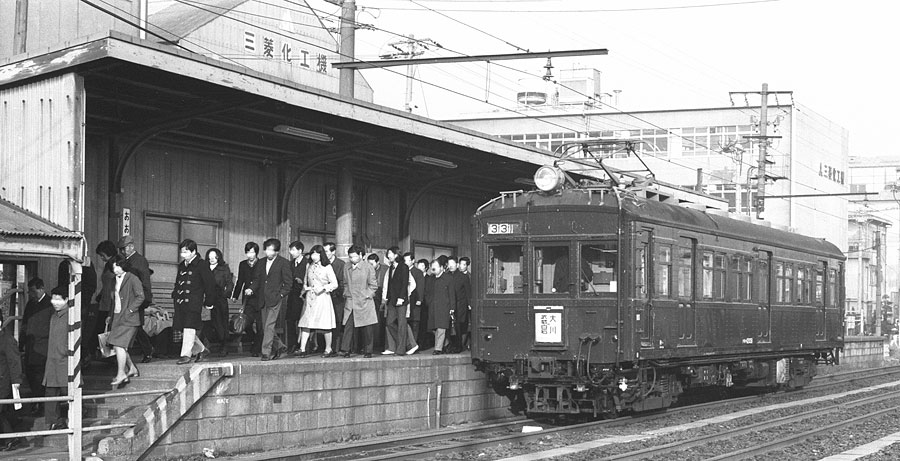 鶴見線大川駅クモハ12051