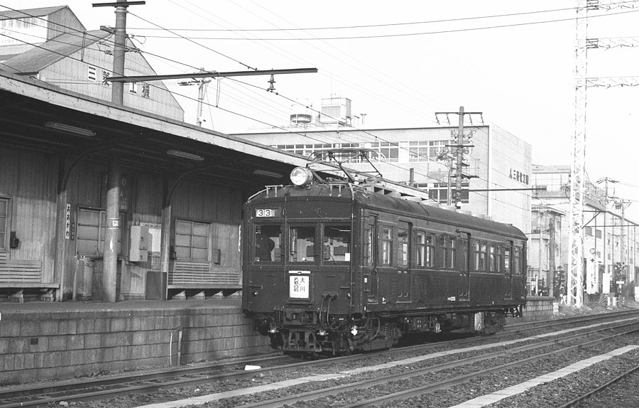 鶴見線大川駅クモハ12051