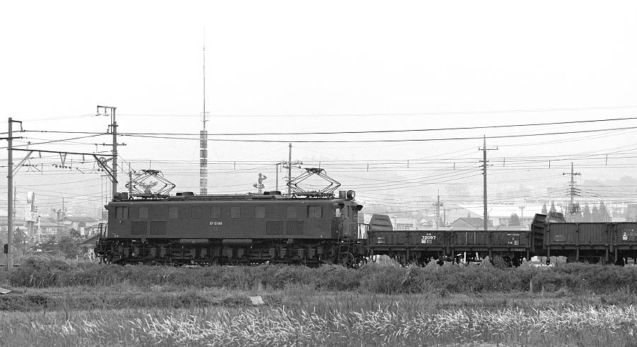 東海道線EF15形168牽引貨物列車