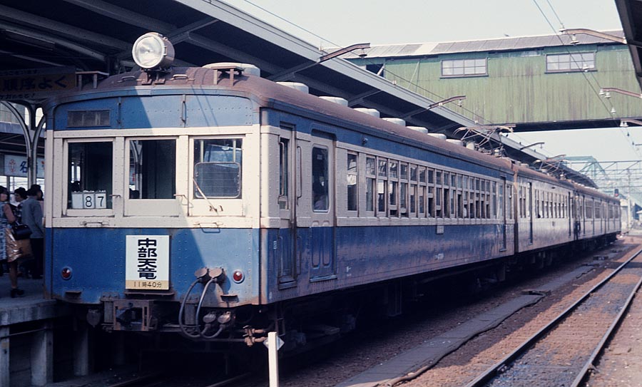 豊橋駅発車案内方向板