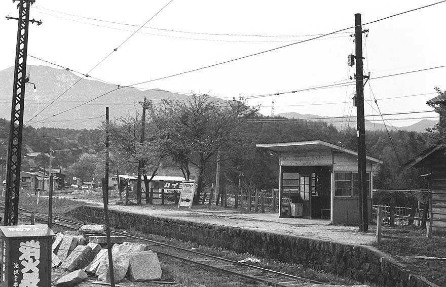 北恵那鉄道山之田川駅ホーム
