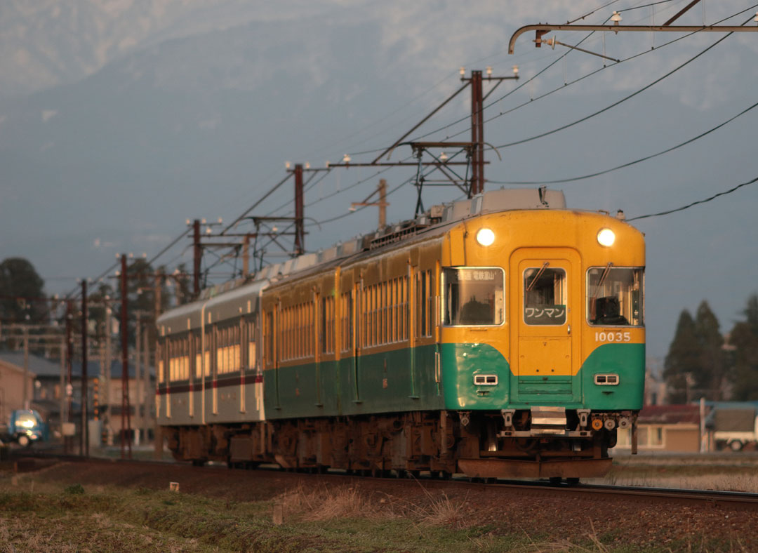 富山地鉄10030系+14760
