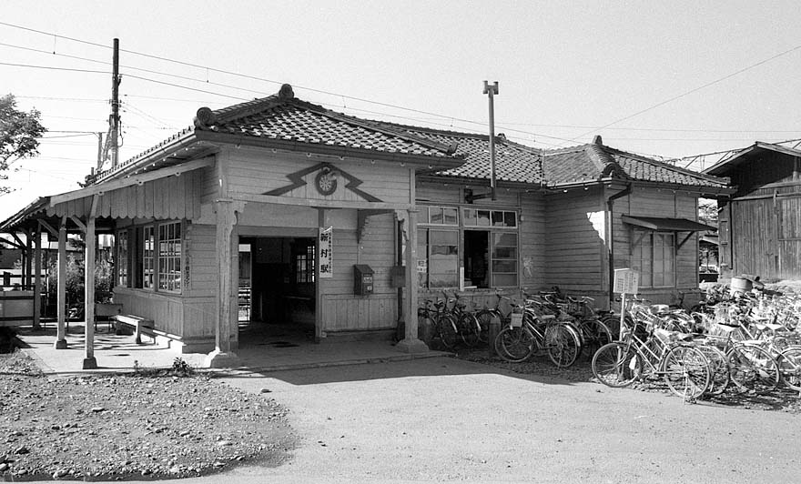 松本電鉄新村駅