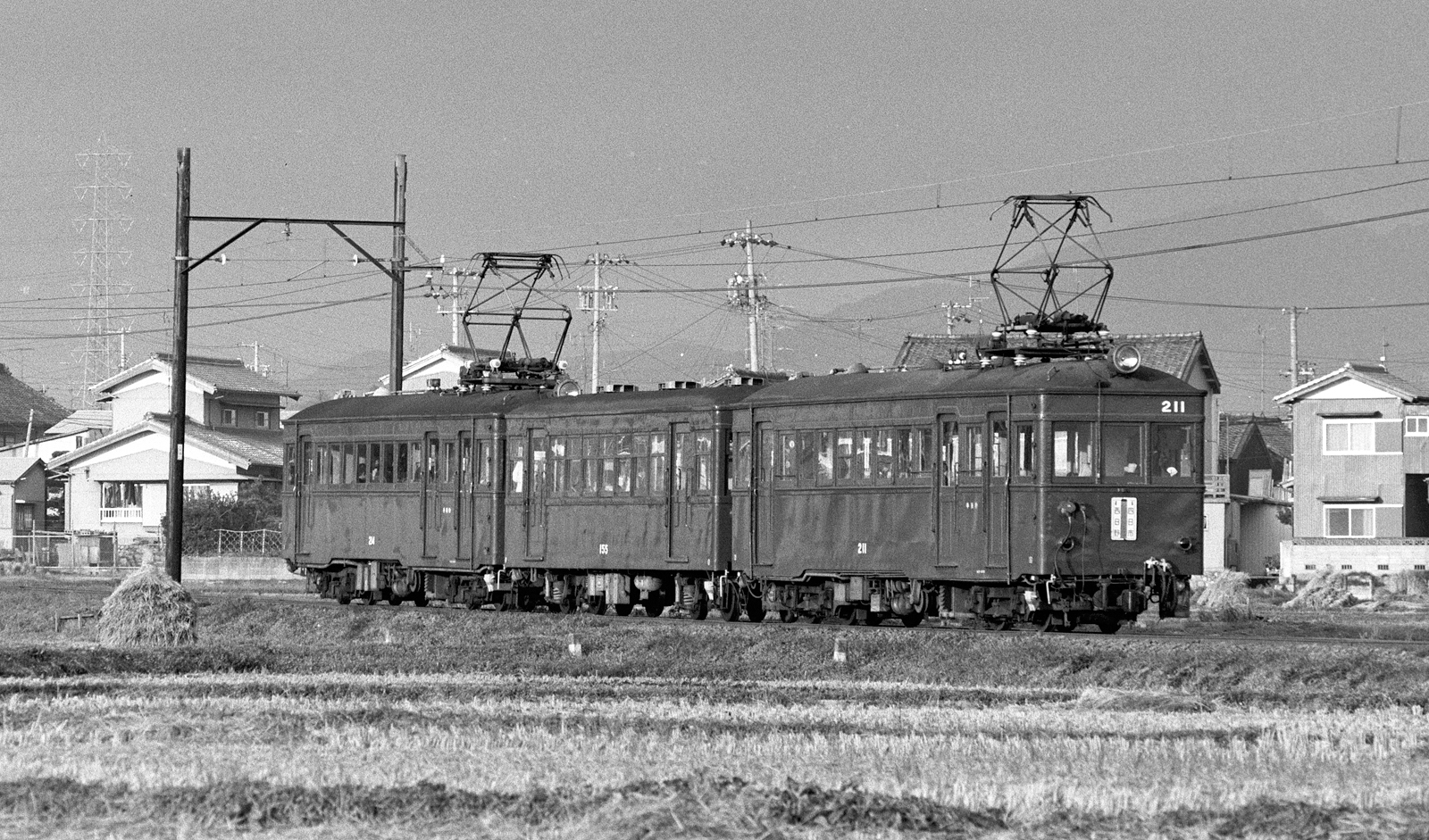 内部線モ211、サ155