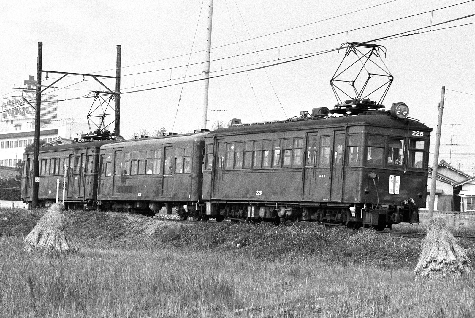 内部線モ226、サ132