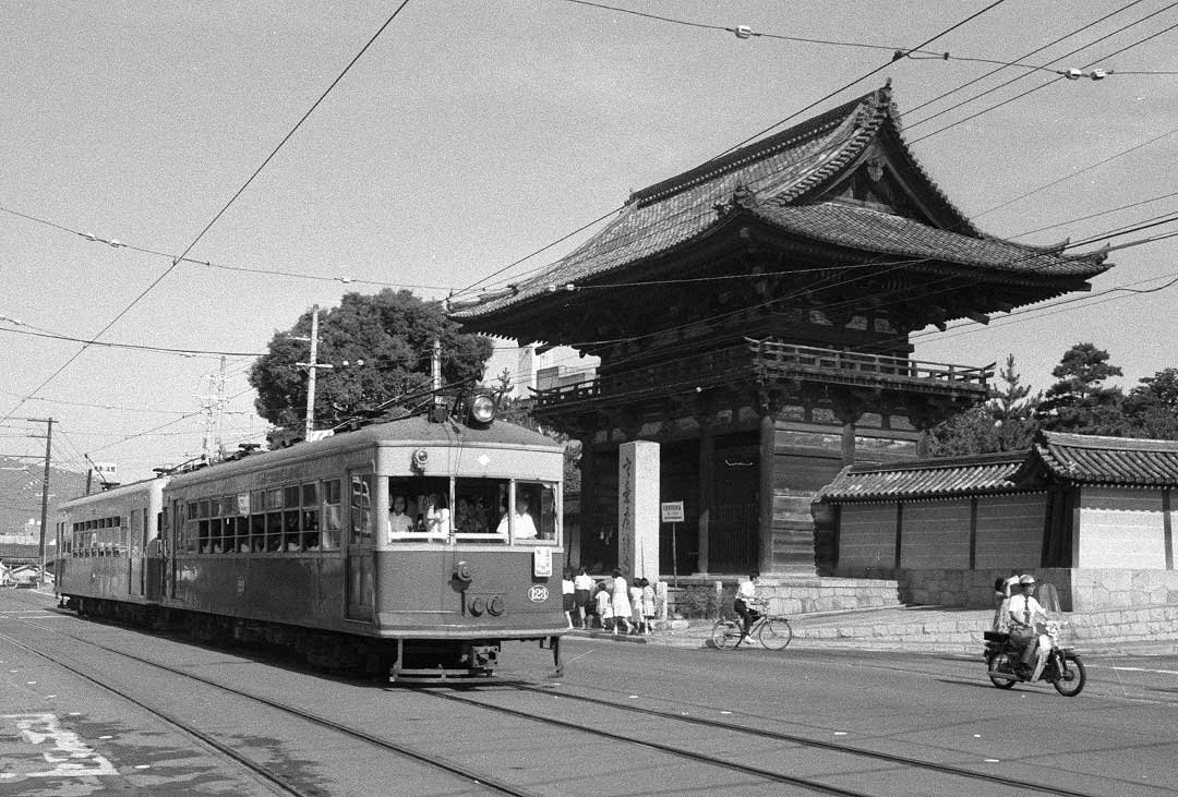 京福嵐山線ポール時代広隆寺モボ123+103-2連