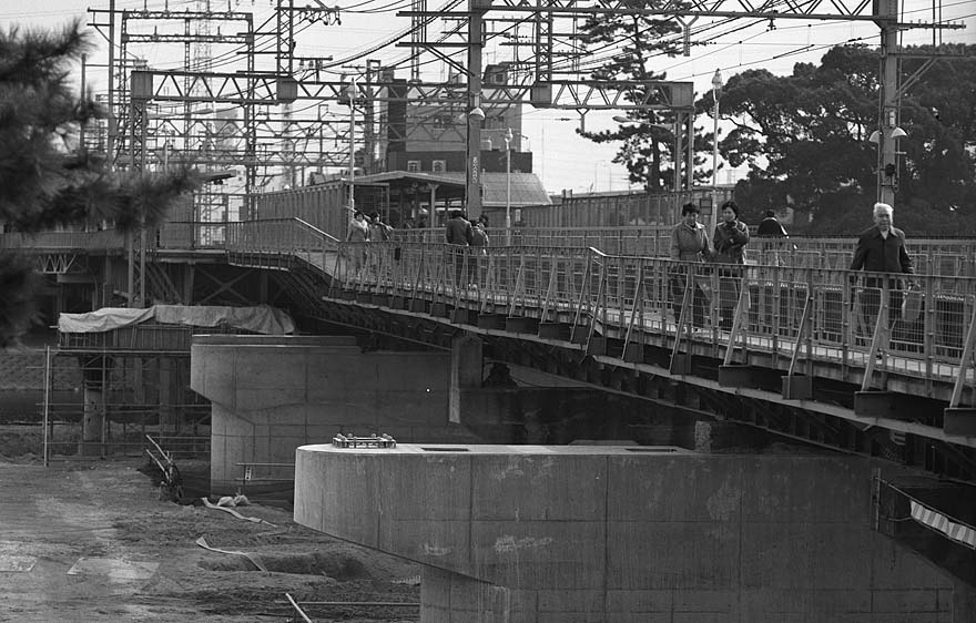 阪神電鉄武庫川駅仮設歩道