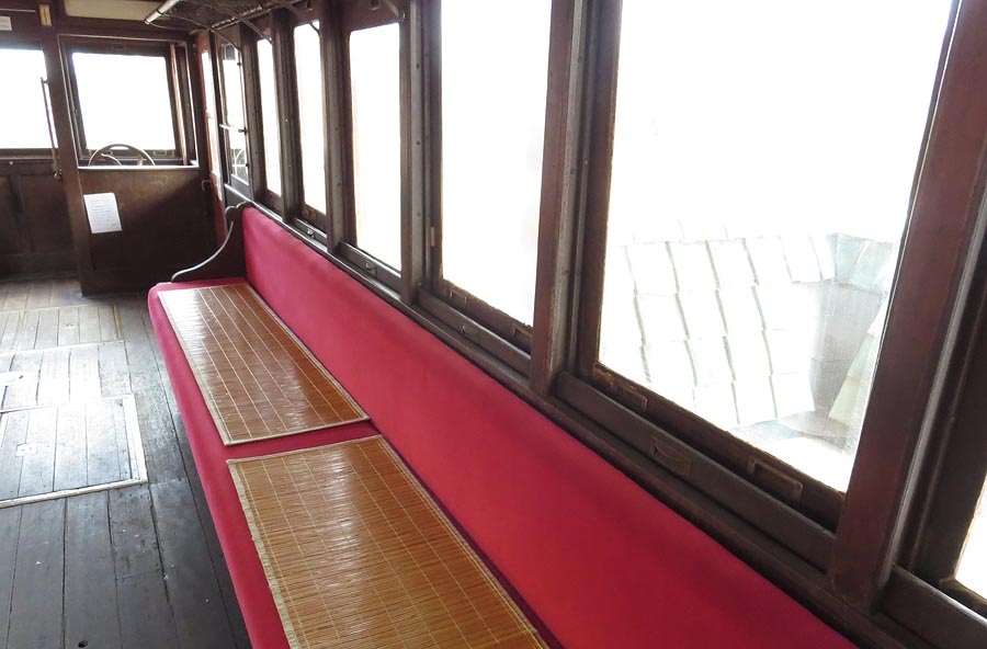 一畑電車デハニ52号車内