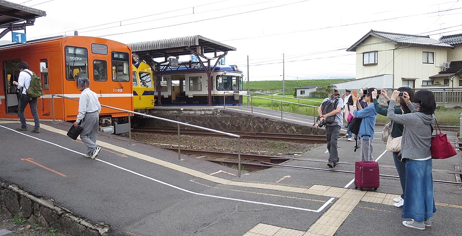 一畑(電車川跡駅乗り換え風景
