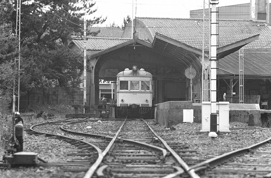 一畑電鉄大社駅停車中のデハ1形6号