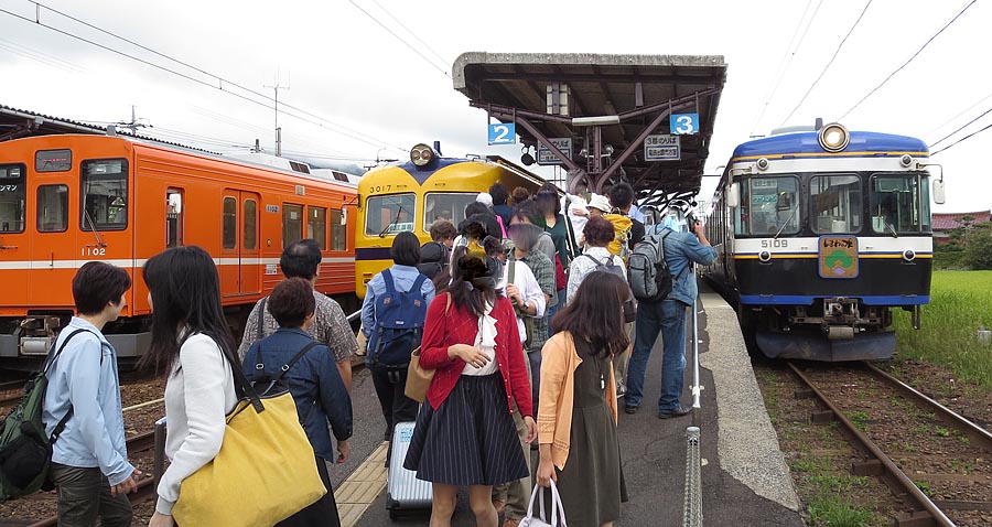 一畑電車川跡駅乗り換え風景
