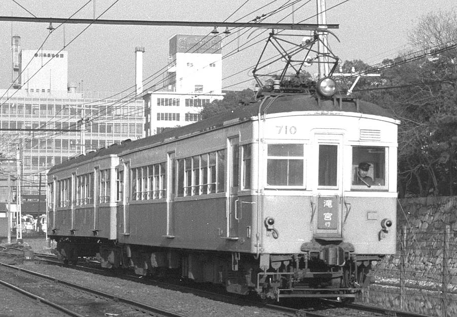琴電7000形710号
