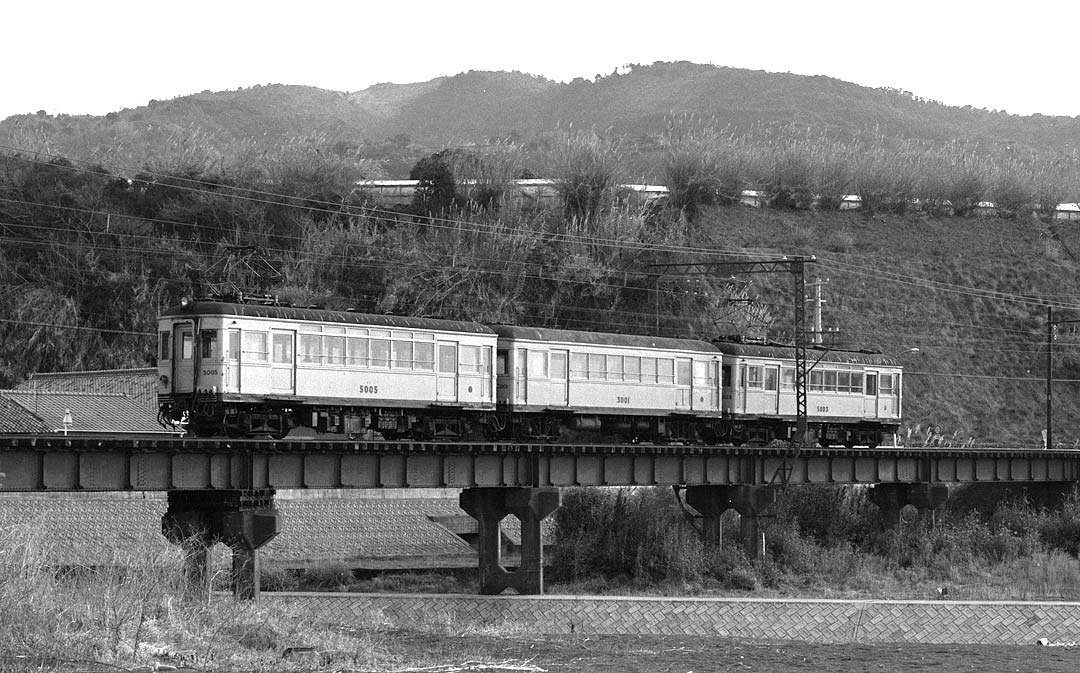 土佐電鉄鉄道線モハ5000形5005+クハ3001+5003