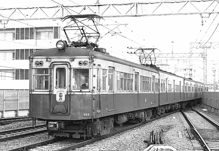 西鉄モ300系モ326、モ327、モ306、モ307