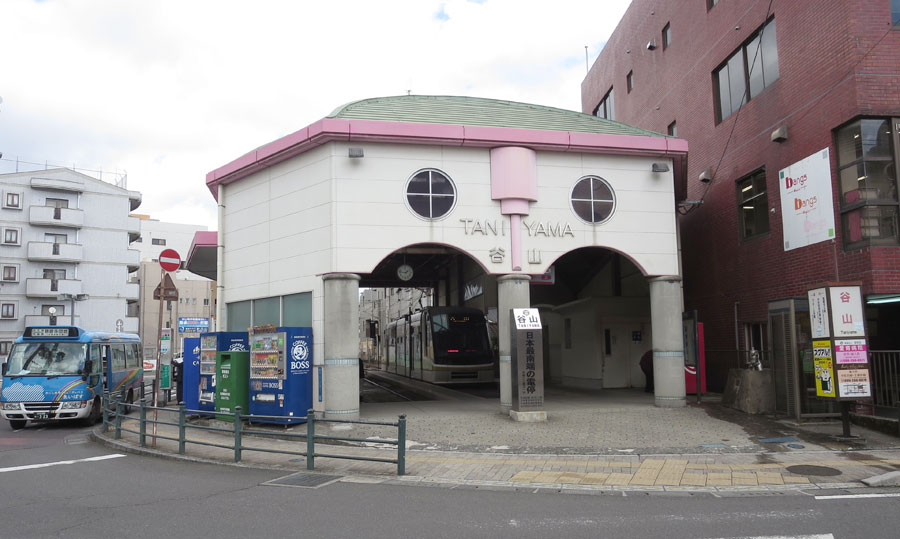 鹿児島市交通局谷山電停駅舎