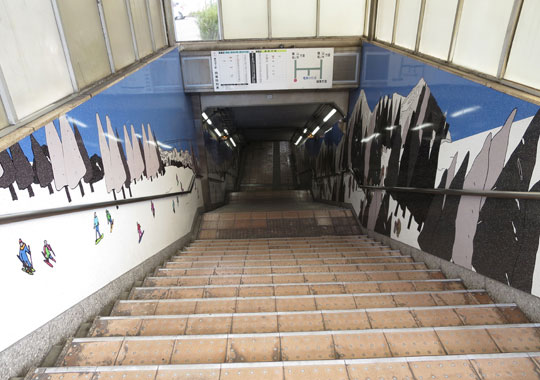 長野電鉄善光寺下駅階段