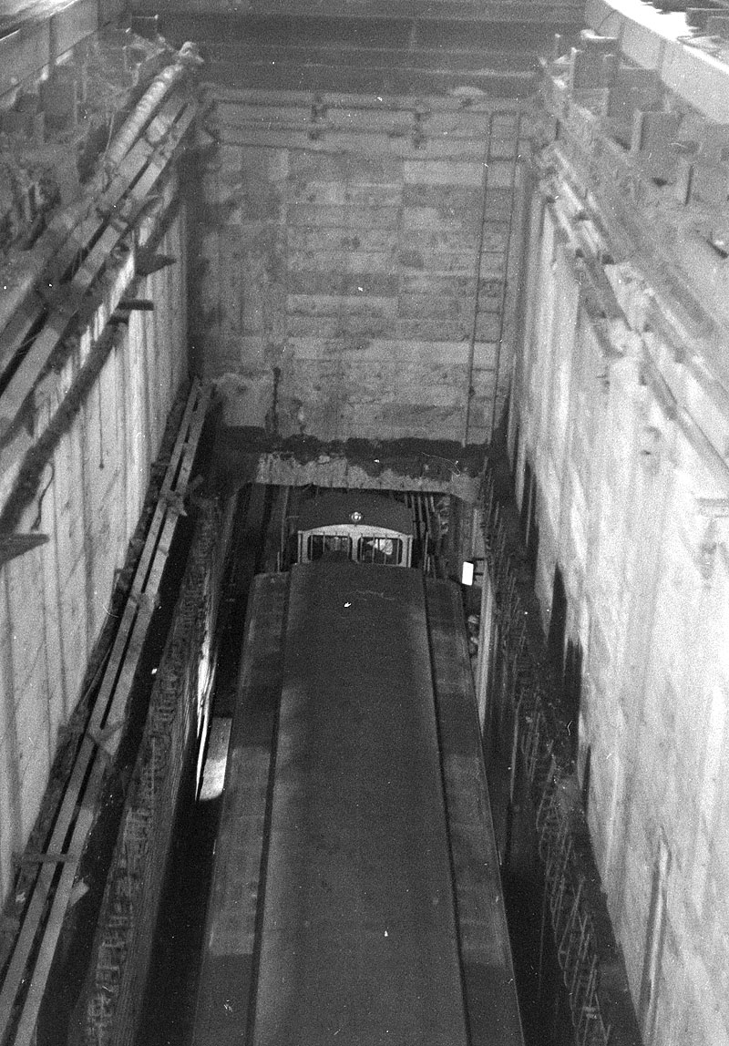 横浜市営地下鉄車両搬入